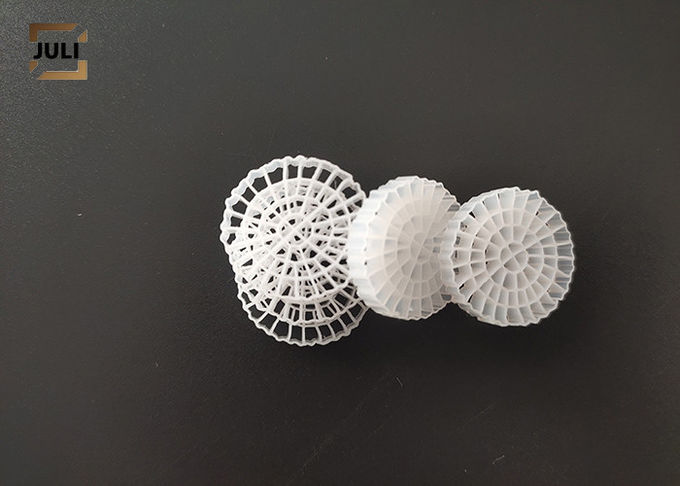 PE Odporne na wstrząsy akwaria MBBR Media filtracyjne Biały kolor Fda Carrier 25x4MM 0